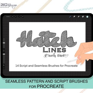 Peut inclure: Une tablette noire affiche un écran blanc avec le texte "Hatch LINES Brush Pack" dans un style manuscrit. L'écran indique également "14 Script and Seamless Brushes for Procreate". Une main tient un stylet, et le bas indique "SEAMLESS PATTERN AND SCRIPT BRUSHES FOR PROCREATE".
