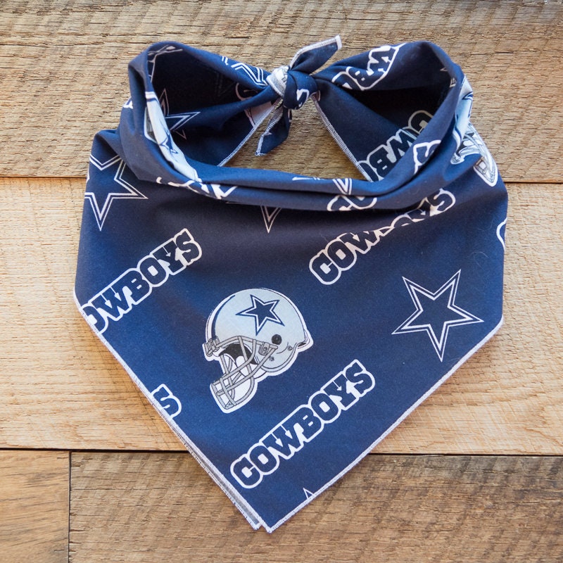 RFID Front Zip Wristlet:Blue/Gray Bandana w/ Dallas Cowboys - Heart and  Home Gifts and Accessories