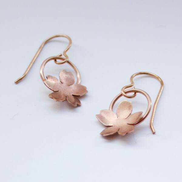 Japanse kersenbloesem oorbellen, Sakura oorbellen, Delicate bloem oorbellen