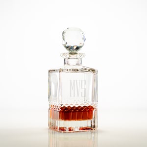 Personalized Whiskey Decanter - 30z Crystal Bourbon Decanter with engraving. Great Personalized Wedding, Groomsmen or Christmas Gift!