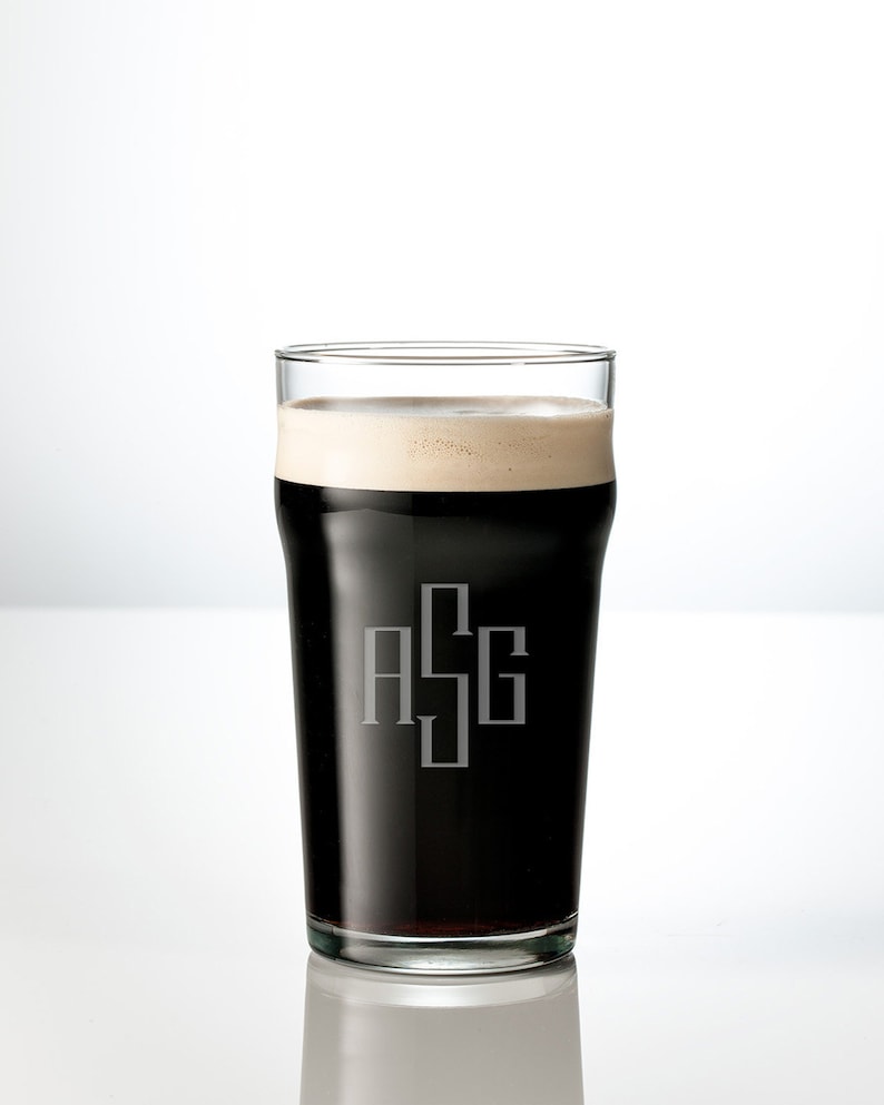 20oz Engraved Pint Glass Set Personalized Craft Beer Wedding Groomsmen Or Lover Gifts Monogram Custom Design Mugs