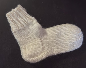 Calzini lavorati a mano in 100% lana: colore bianco/crema, un regalo invernale accogliente