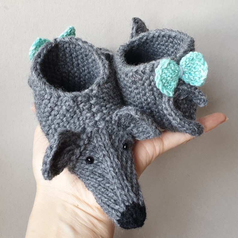 Knitted gray mouse baby shoes with bow Home pointy slippers Home shoes Unisex knit booties 3-6 6-9 9-12 12-18months