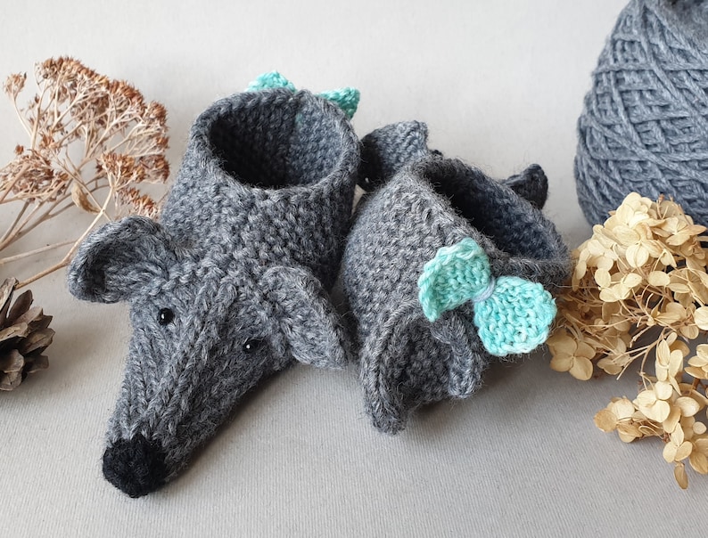 Knitted gray mouse baby shoes with bow Home pointy slippers Home shoes Unisex knit booties 3-6 6-9 9-12 12-18months