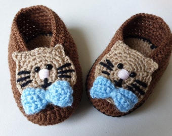 Crochet baby shoes with cats Home brown beige slippers Home shoes