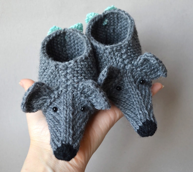 Knitted gray mouse baby shoes with bow Home pointy slippers Home shoes Unisex knit booties 3-6 6-9 9-12 12-18months