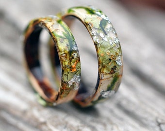 Anello forestale con betulla, corteccia d'albero, muschio forestale e scaglie d'argento. Anelli di fidanzamento ispirati alla natura realizzati con muschio naturale.