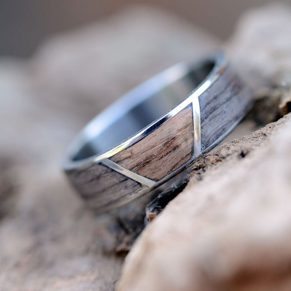 Poplar Ring for Men, Mens Wedding Band with Poplar, Mens Poplar Engagement Ring, Natural Wood Wedding Band, Wood and Titanium Ring