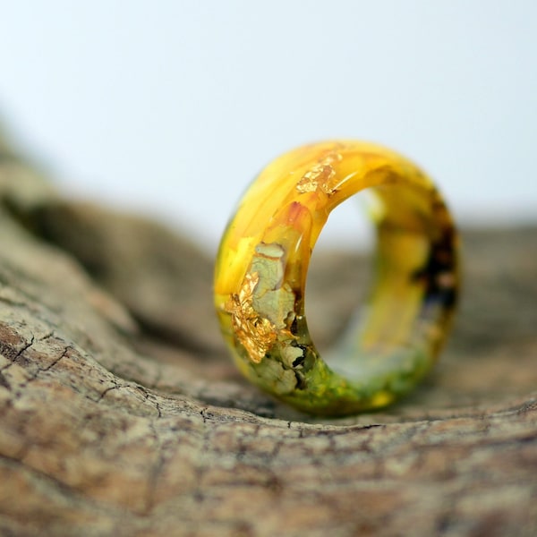Resin Ring with Pressed Sunflower. Moss Ring. Ring with Real Flowers. Sunflower Resin Ring, Yellow Resin Ring, Gold24K