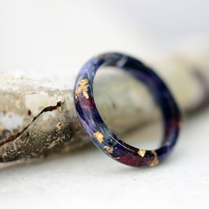 Resin Ring with Pressed Iris Petals, Resin Ring with Burgundy Tulip, Ring with Real Purple Flowers, Gold24K, Ring with Real Flowers