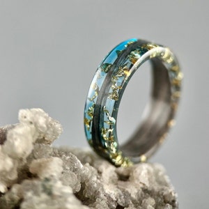 mens resin ring, resin wood ring, wood resin ring,wood and resin ring,Men&#39;s wooden ring with gray resin and gold flakes.
