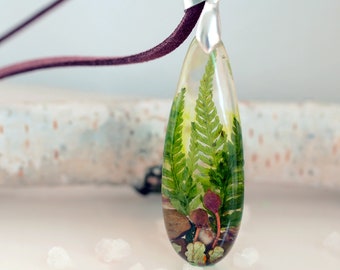 Forest Necklace with Fern and Tree Bark. Terrarium necklace with Fern. Resin Necklace with Tree Bark. Gift For Her Nature Necklace