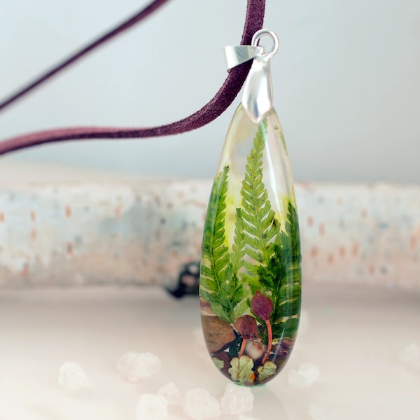 Forest Necklace with Fern and Tree Bark. Terrarium necklace with Fern. Resin Necklace with Tree Bark. Gift For Her Nature Necklace