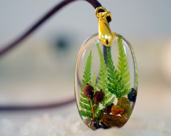 Resin necklace with Fern. Forest Necklace with Fern,Tree Bark,Moss. Terrarium Necklace with Nature Plants. Nature Necklace as a gift for him
