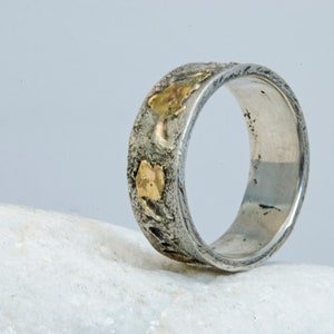 Ungewöhnlicher Keum Boo Ring, oxidierter gehämmerter Silberring mit 24 Karat Gold, Geschenk für Ihn, ungewöhnlicher Silberring.