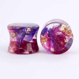 Purple Ear Plugs, Real Flower Ear Plugs, Botanical Ear Gauges, Nature Resin Ear, Organic Stretchers, Natural Plug, Organic Plug, Iris Plug