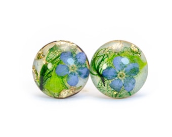 Boucles d'oreilles bleues en résine myosotis Bijoux en fleurs en résine végétale véritable Boucles d'oreilles botaniques Boucles d'oreilles faites main Boucles d'oreilles en mousse de terrarium Clous en résine