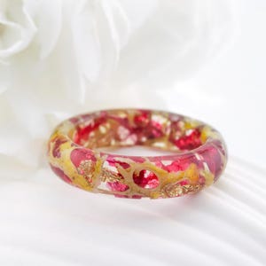 Nature Resin Ring with Pressed Pink Flowers. Gray Moss Resin Ring , Pink Gray Ring Band. Resin Ring with Pink Orchid, Pressed Flowers Rings