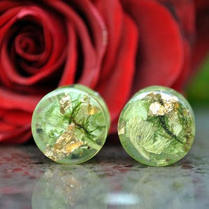 green plugs, real flower plugs, resin plug earrings, plug earrings resin, unicorn plugs, real plant plugs, ear plugs gauges,custom ear plugs