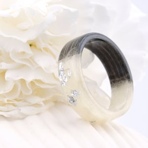 Dandelion Ring, Resin Ring with Dandelion Petals, Wide Ring with Real Flowers. Eco Resin Jewelry with White Dandelion and Silver Flakes.