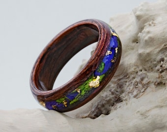 Eco Wood Ring with Petals of Blue Iris and Hydrangea and 24K Gold. Men Ring. Flower Ring. Wood Rings. Wood Rings for Men.