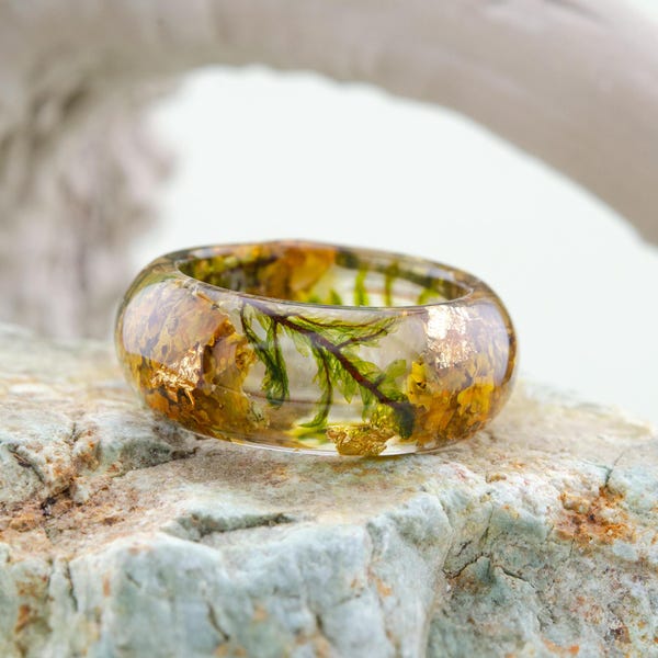 Terrarium Resin Ring with Natural Forest Moss and Brown Bark of Tree. Wedding Resin Ring. Nature Forest Ring for Men. REAL Moss Resin Ring
