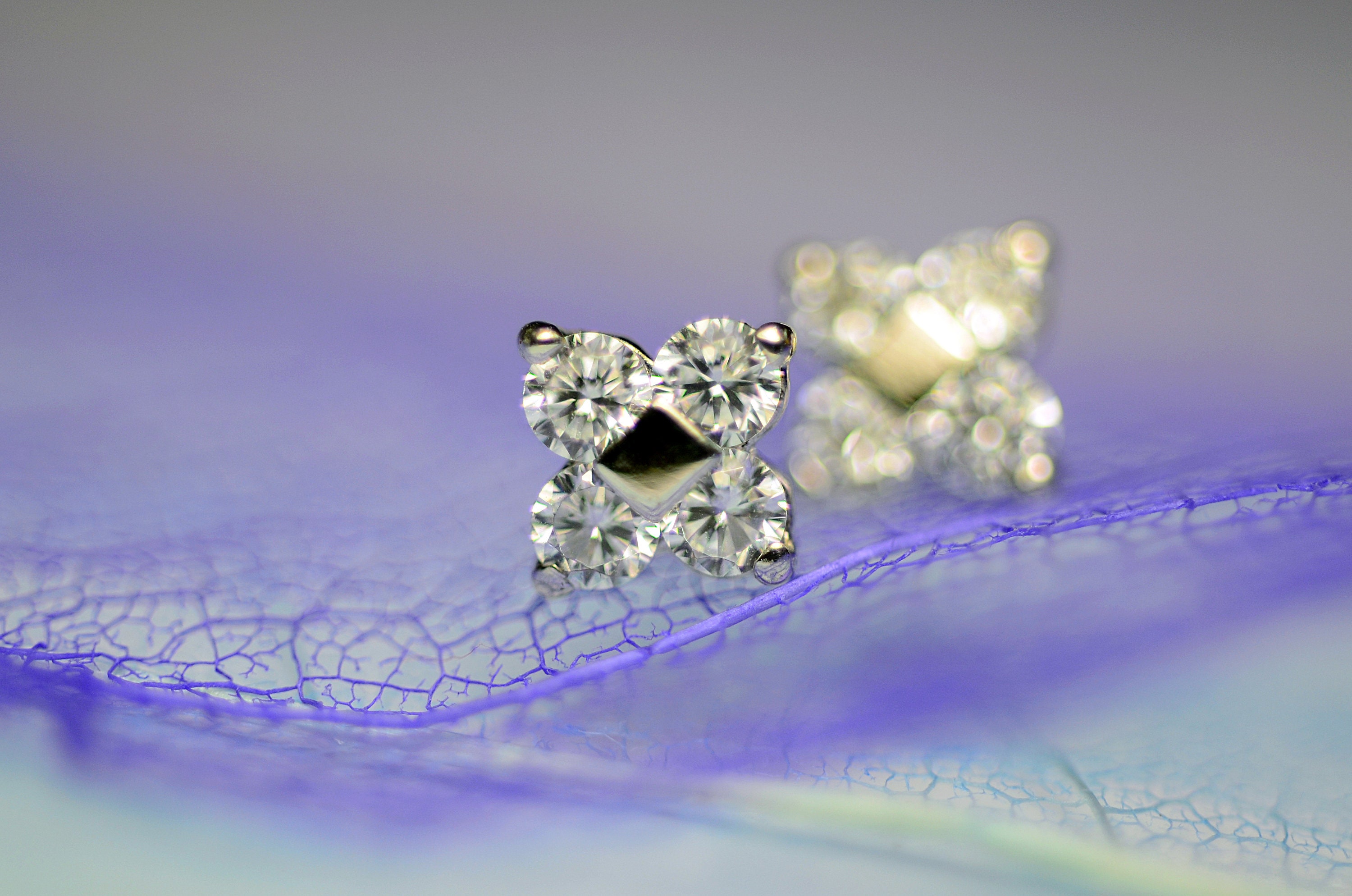Orecchini a bottone vintage Fleur de Lis, orecchini a bottone rotondi gotici in argento sterling, orecchini con simbolo medievale, gioielli minimalisti per tutti i giorni - Italia