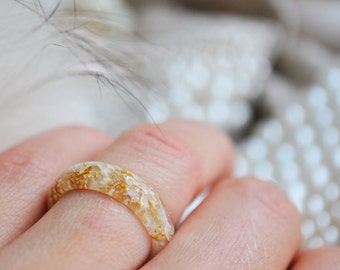 Weißer Harzring. Wildblumen Ring, Ring mit echten Blumen. Ringe Mit gepressten weißen Blumen, Ring weiße Blütenblätter Wildblumen, Geburtstagsgeschenk