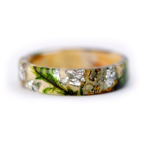 Bague forestière avec bouleau, écorce d'arbre, mousse forestière et flocons d'argent. Bagues de fiançailles inspirées de la nature en mousse naturelle. image 6