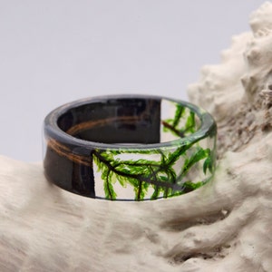 Mens Ring Black, Black wooden ring, Mens wedding bands Wedding forest ring, moss rings Moss wood resin ring Unique mens ring, black ring men