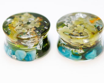 Bouchons d'oreilles en résine avec mousse verte, mousse forestière grise et pierre turquoise. Plugs Gauge Turquoise et tunnels Plugs mignons Plugs de mariage