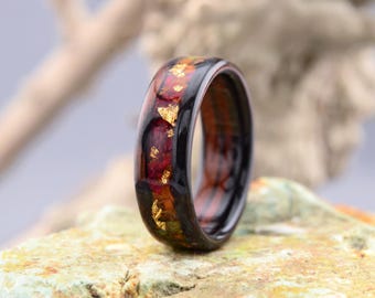 Anillo de madera con caléndulas. Anillo de nogal americano. Anillo de bodas de madera. Anillo de bodas para hombre. Anillo de nogal con geranio. Anillo de madera para hombre.