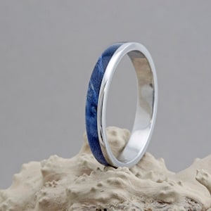 Mens Wedding Rings Blue Wood. Mens Wedding Band Siver with Blue Wood. Men&#39;s Silver Band. Silver Wood Band. Silver Wood Wedding Band