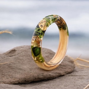 Anillo de bosque de abedul, anillo de corteza de abedul, anillo de malaquita. Anillo de bosque, anillo de abedul. Anillos de terrario. Anillo de liquen auténtico. Anillo de resina verde.