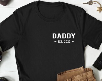 Daddy EST Shirt, New Dad Shirt, New Dad Gift, Fathers Day Gift for Daddy, Personalized Daddy Gift, Daddy Reveal T-Shirt, New Daddy Gift