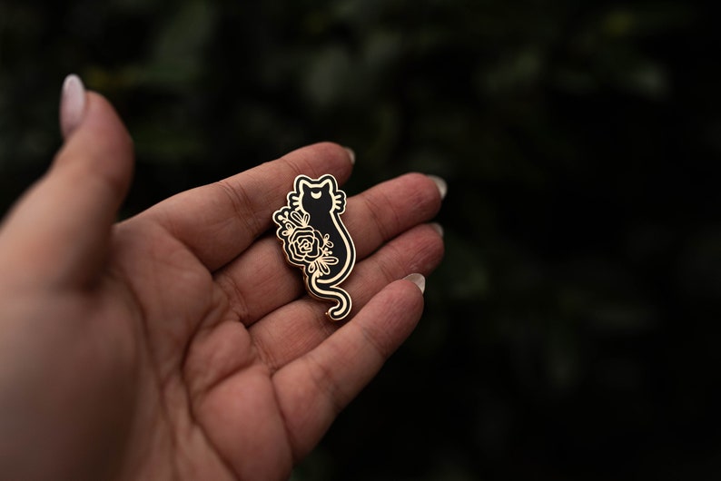Enamel Pin magische Katze mit Halbmond Gold/Schwarz, hard enamel pin, magic 4,4cm x 2cm Bild 5