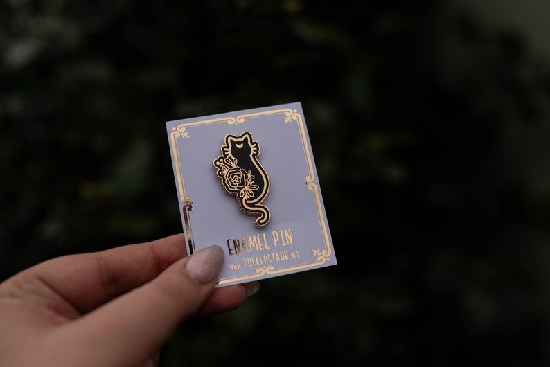 Enamel Pin magische Katze mit Halbmond Gold/Schwarz, hard enamel pin, magic 4,4cm x 2cm