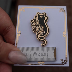 Enamel Pin magische Katze mit Halbmond Gold/Schwarz, hard enamel pin, magic 4,4cm x 2cm Bild 4