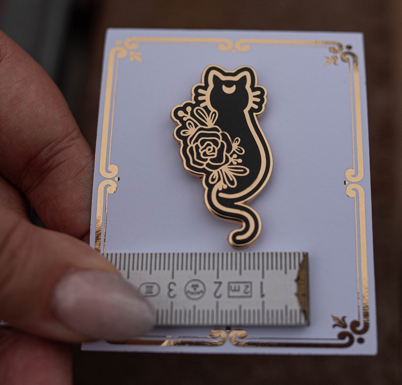 Enamel Pin magische Katze mit Halbmond Gold/Schwarz, hard enamel pin, magic 4,4cm x 2cm Bild 4