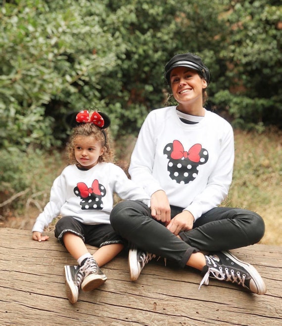 Pack long sleeve white sweaters Mickey and Minnie Mouse (adult + child/baby)
