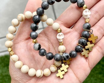 Momento Mori “remember your death” Rosary Prayer Bracelet | Beige howlite | Grey Labradorite Stone | Skull 3 Calvary crosses | Gold tone