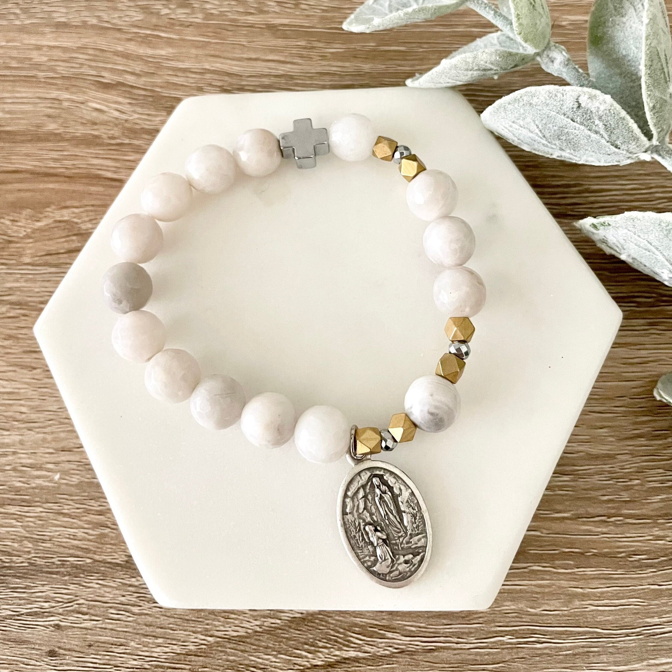 BDM Bracciale Tessuto Madonna Di Lourdes – Nastro Religioso Regolabile 35x1,5 Cm, Con Chiusura A Sfera, Prodotto In Spagna, Confezione Regalo Inclusa
