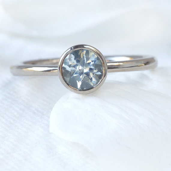 bague solitaire aigue marine or blanc bague solitaire aigue marine or blanc