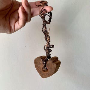 Wood Shaped Heart with Wire and Grapevine Hanger, Primitive Wooden Hanging Ornament, Prim Peg Rack Hanger, Country Cottage, Shabby Chic