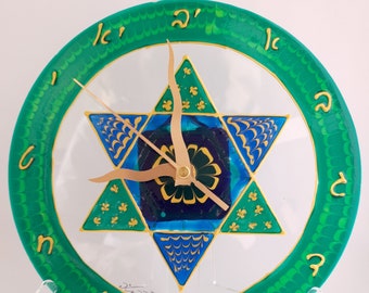Wanduhr mit hebräischen Buchstaben, Davidstern Uhr, blaue und grüne Magen David Uhr, mittlere Größe