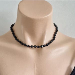 Collier Art Déco en perles de verre noires : Collier en jais français