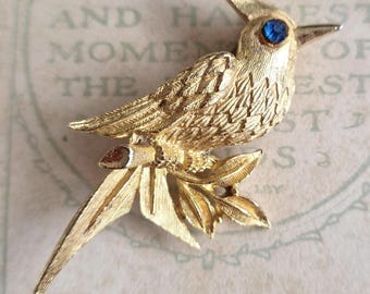 Vintage 1960s Gold-Tone Bird Brooch with Blue Rhinestone Eye - Mid-Century Animal Jewellery