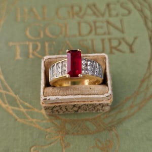 Vintage Deco Stil Rubin Ring: 18K HGE Gold Plated, US 7 3/4