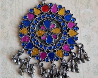 Vintage Kuchi-hangerketting – Afghaanse nomadische sieraden met bellen en kwastjes, kleurrijke tribal statement-hanger
