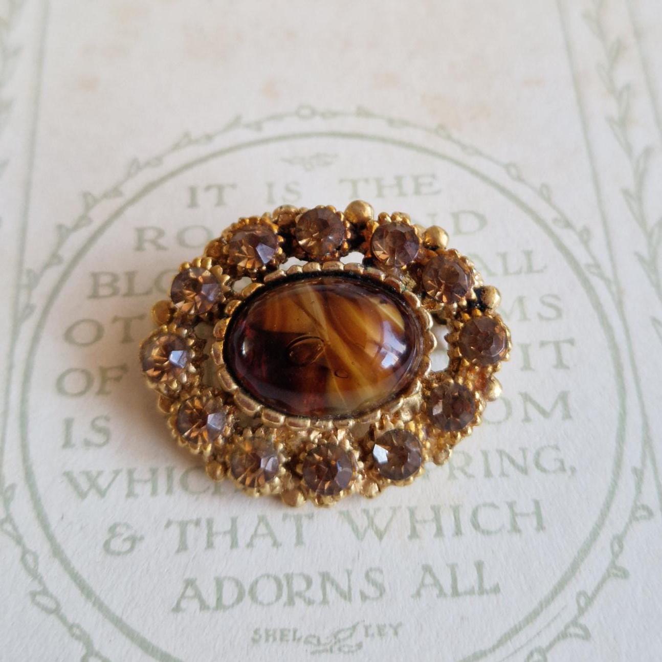 Vintage Faux Banded Brown Agate Cabochon Brooch - Glass Gold Tone